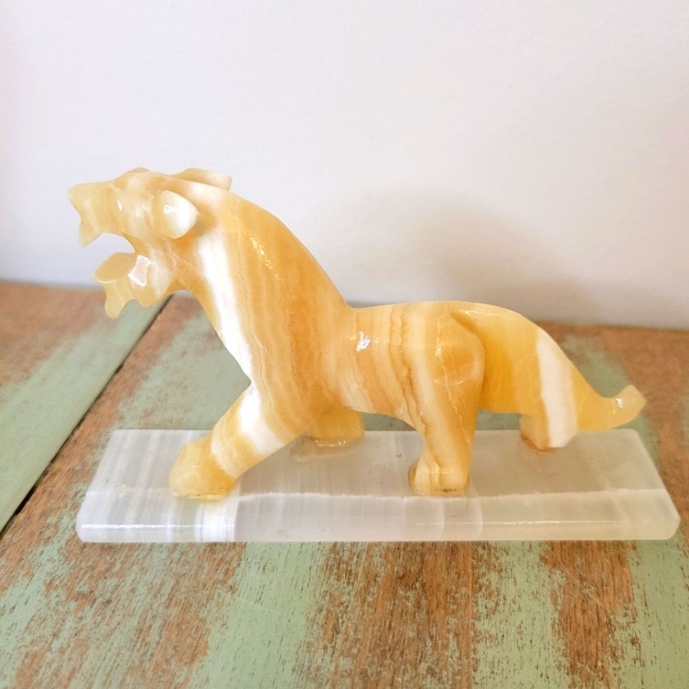 Vintage Natural Agate Lion Carved Stone Sculpture